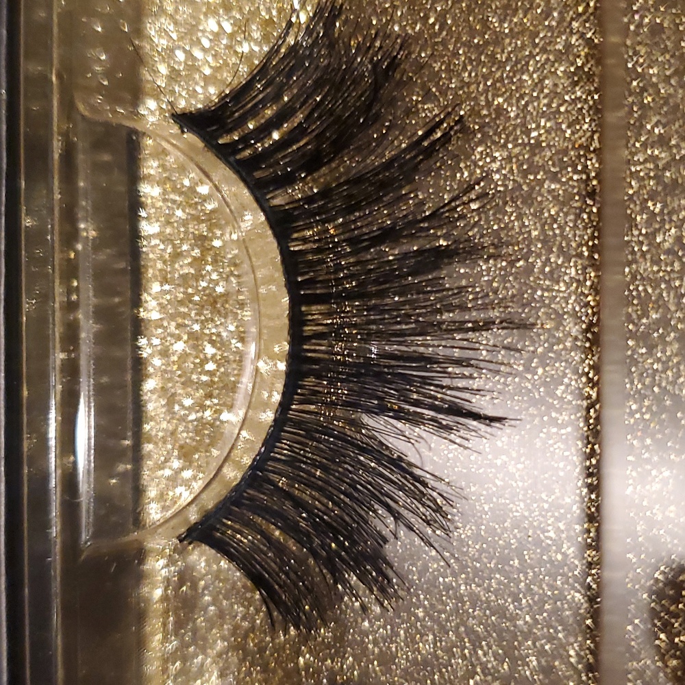 Lashes - Picture 2 of 2